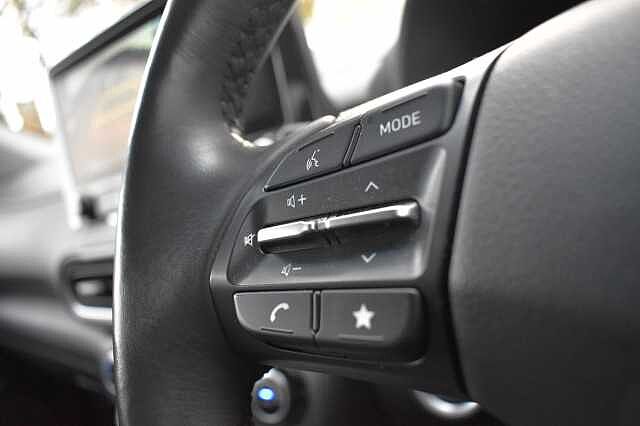 Hyundai KONA 1.6 GDi Hybrid Premium 5dr DCT Red