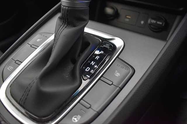 Hyundai KONA 1.6 GDi Hybrid Premium 5dr DCT Red