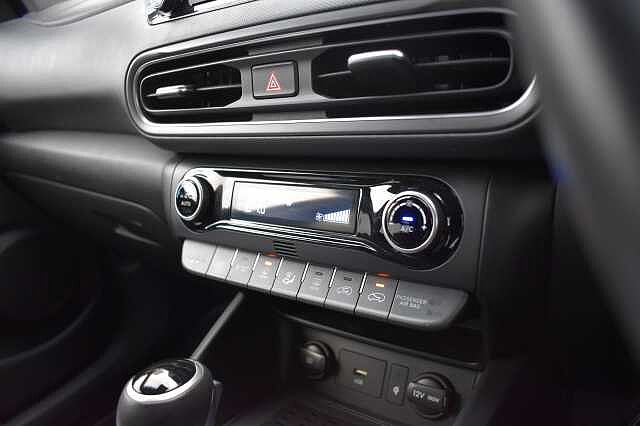 Hyundai KONA 1.6 GDi Hybrid Premium 5dr DCT Red