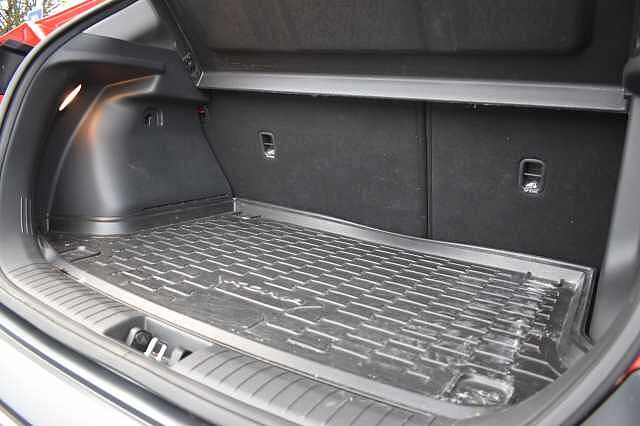 Hyundai KONA 1.6 GDi Hybrid Premium 5dr DCT Red