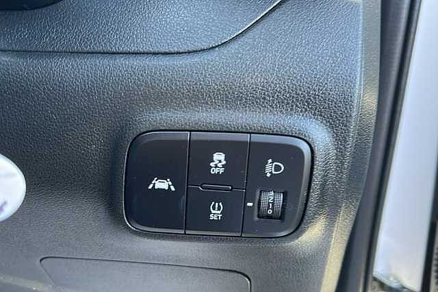Hyundai I10 1.2 MPi SE Connect 5dr Auto Atlas White