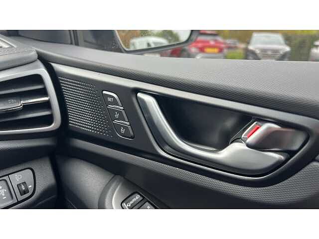 Hyundai IONIQ 100kW Premium SE 38kWh 5dr Auto Red