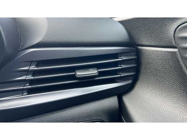 Hyundai BAYON 1.0 TGDi 48V MHEV SE Connect 5dr DCT White