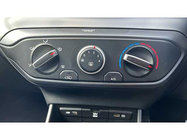 Hyundai BAYON 1.0 TGDi 48V MHEV SE Connect 5dr DCT White