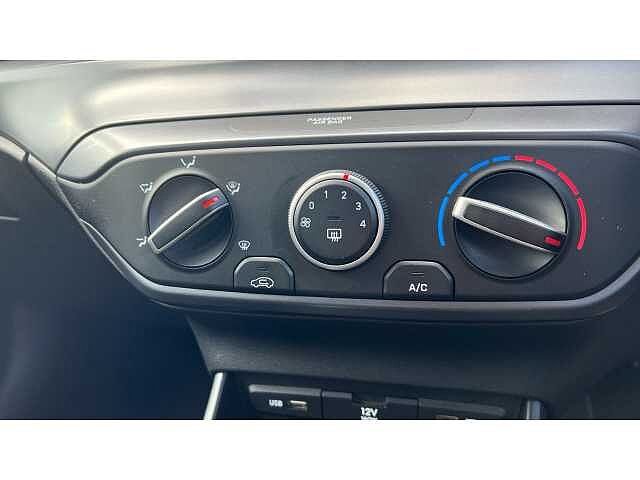 Hyundai BAYON 1.0 TGDi 48V MHEV SE Connect 5dr DCT White