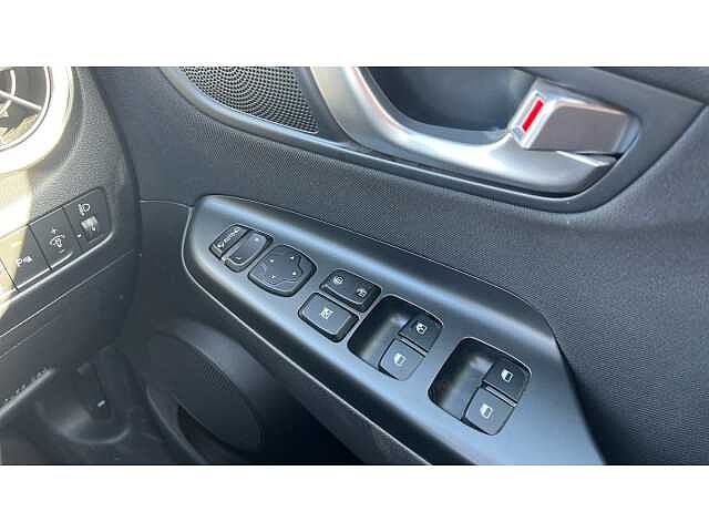 Hyundai KONA 1.6 GDi Hybrid Premium 5dr DCT RED