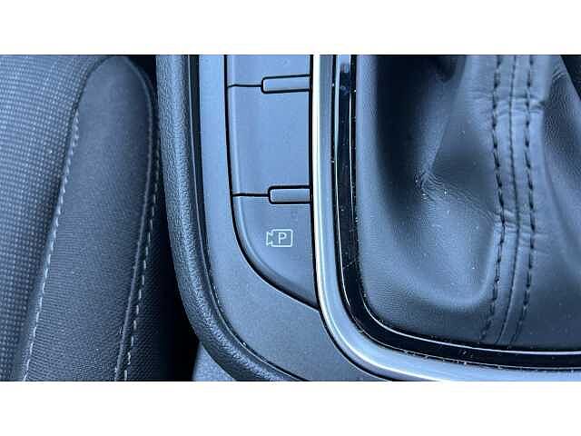 Hyundai KONA 1.6 GDi Hybrid Premium 5dr DCT RED