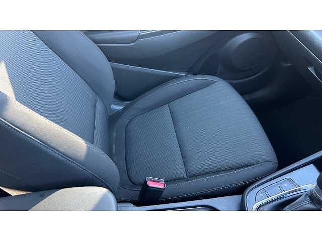 Hyundai KONA 1.6 GDi Hybrid Premium 5dr DCT RED