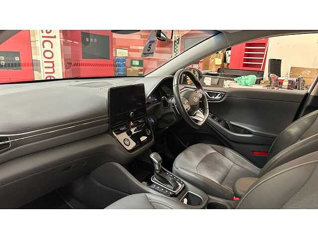 Hyundai Ioniq IONIQ 1.6 GDi Plug-in Hybrid Premium SE 5dr DCT