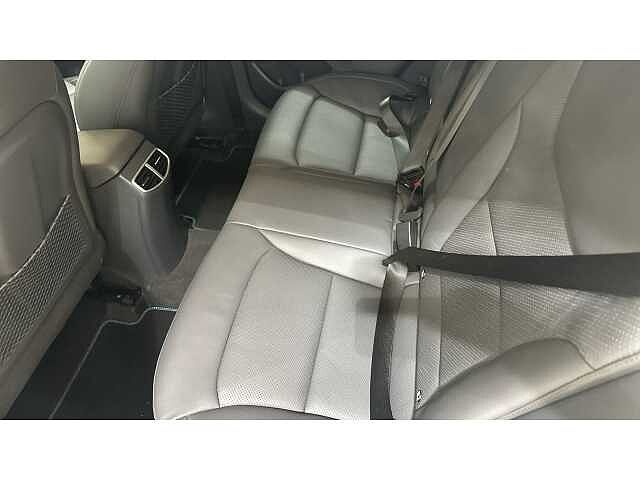 Hyundai Ioniq IONIQ 1.6 GDi Plug-in Hybrid Premium SE 5dr DCT