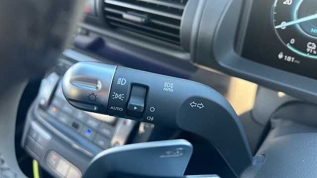 Hyundai INSTER Inster 5Dr HAT 85kW Cross 49kWh Natural Ivory