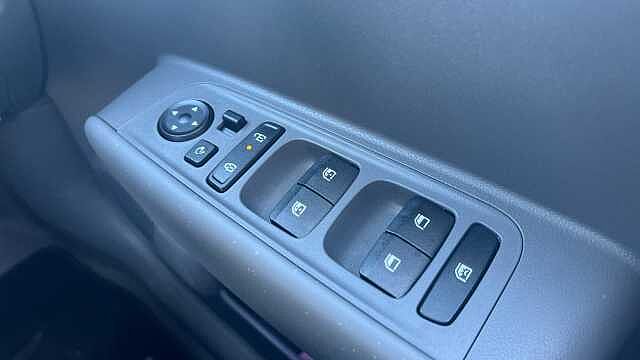 Hyundai INSTER Inster 5Dr HAT 85kW Cross 49kWh Natural Ivory