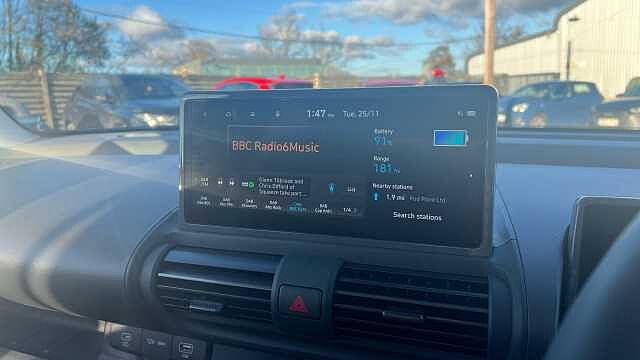 Hyundai INSTER Inster 5Dr HAT 85kW Cross 49kWh Natural Ivory