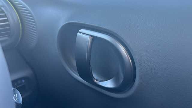 Hyundai INSTER Inster 5Dr HAT 85kW Cross 49kWh Natural Ivory