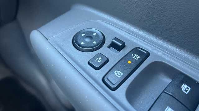 Hyundai INSTER Inster 5Dr HAT 85kW Cross 49kWh Natural Ivory