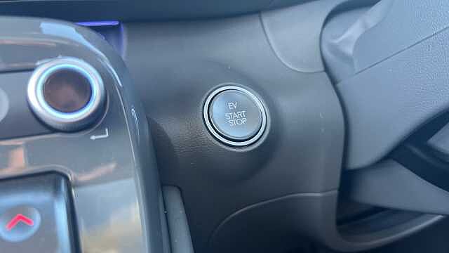 Hyundai INSTER Inster 5Dr HAT 85kW Cross 49kWh Natural Ivory