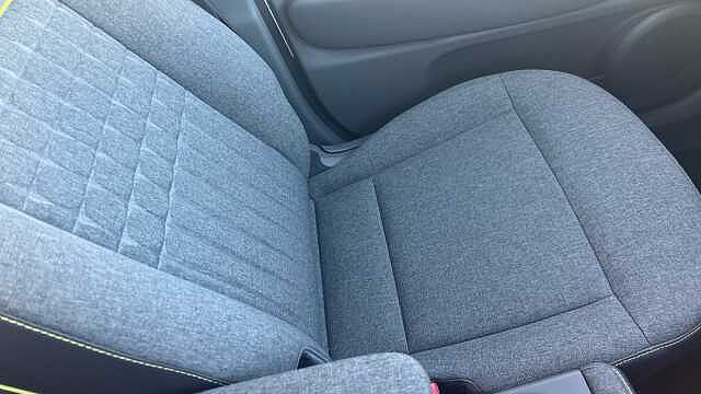 Hyundai INSTER Inster 5Dr HAT 85kW Cross 49kWh Natural Ivory