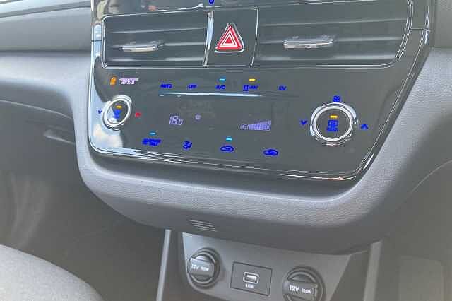 Hyundai IONIQ PREMIUM White