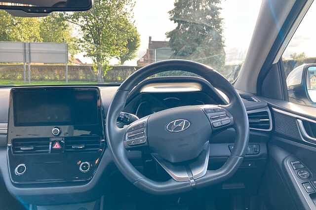 Hyundai IONIQ PREMIUM White