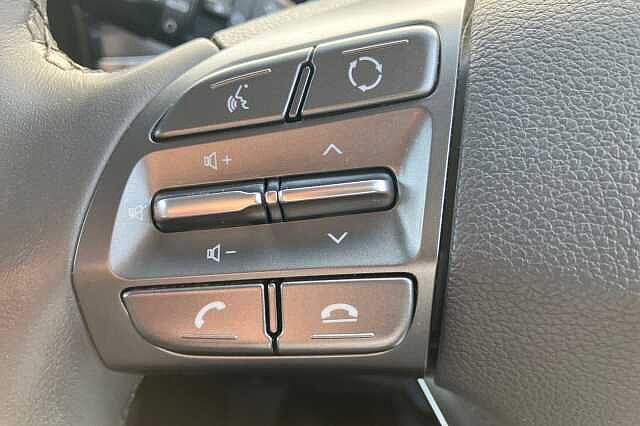 Hyundai IONIQ PREMIUM White