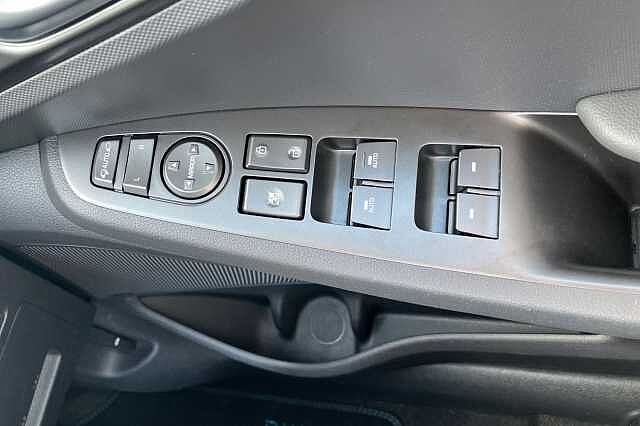 Hyundai IONIQ PREMIUM White