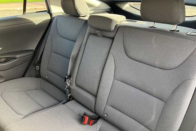 Hyundai IONIQ PREMIUM White