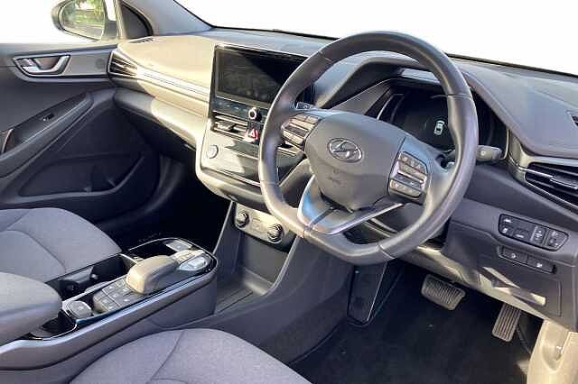 Hyundai IONIQ PREMIUM White