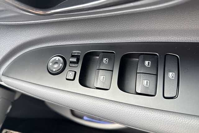 Hyundai BAYON T-GDI TECH LINE Green