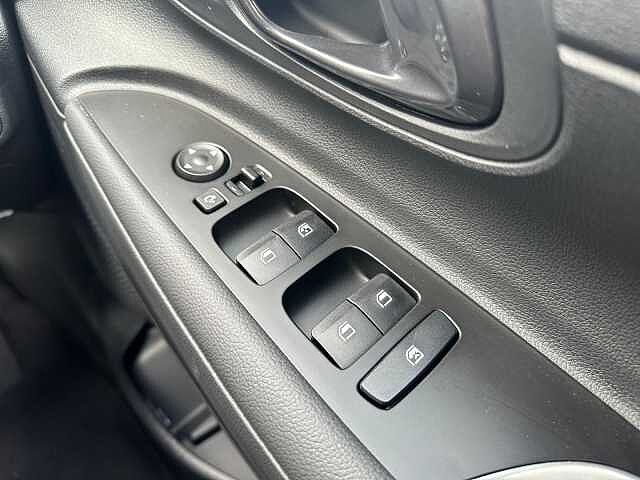 Hyundai BAYON 1.0 T-GDi (100ps) Premium 48 Volt MHEV DCT Red