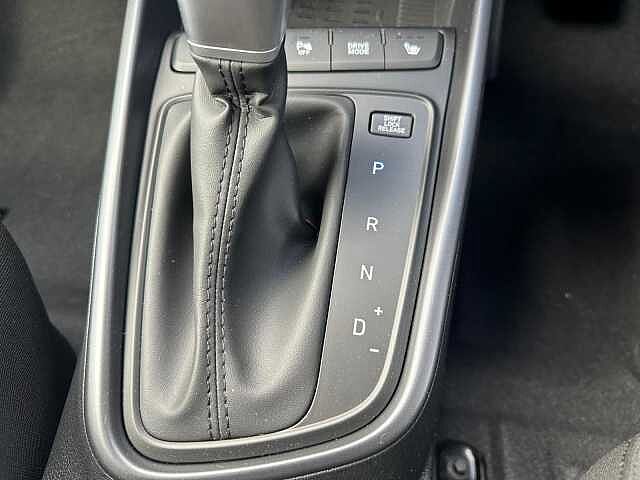 Hyundai BAYON 1.0 T-GDi (100ps) Premium 48 Volt MHEV DCT Red