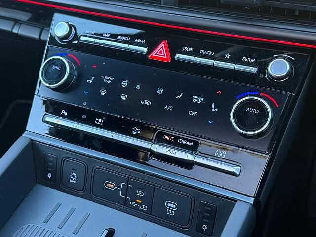 Hyundai SANTA FE 1.6 TGDi Hybrid Calligraphy 5dr 4WD Auto Grey