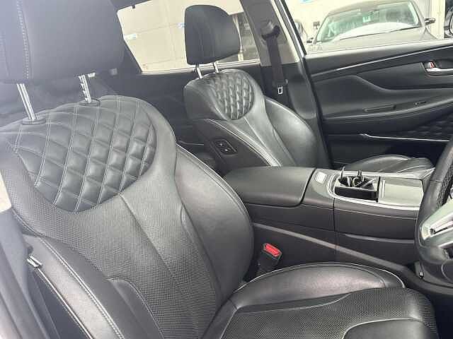 Hyundai SANTA FE 1.6 TGDi Plug-in Hybrid Ultimate 5dr 4WD Auto White