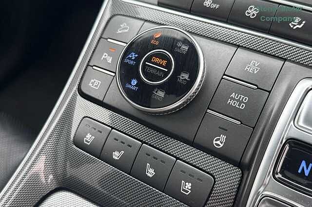 Hyundai SANTA FE 1.6 TGDi Plug-in Hybrid Ultimate 5dr 4WD Auto White