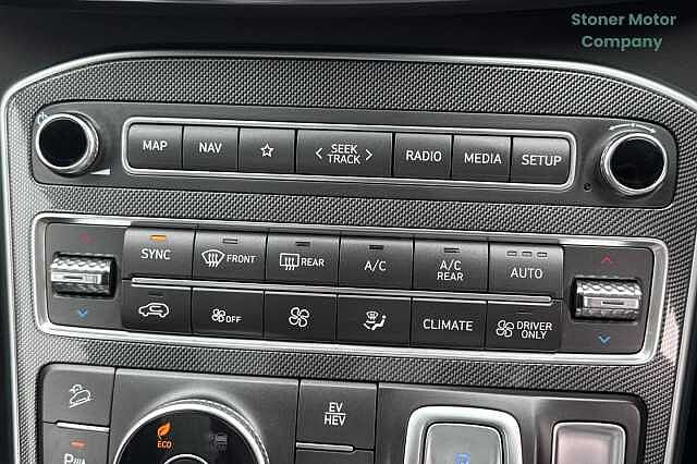 Hyundai SANTA FE 1.6 TGDi Plug-in Hybrid Ultimate 5dr 4WD Auto White