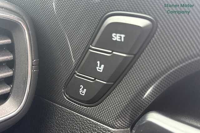 Hyundai SANTA FE 1.6 TGDi Plug-in Hybrid Ultimate 5dr 4WD Auto White