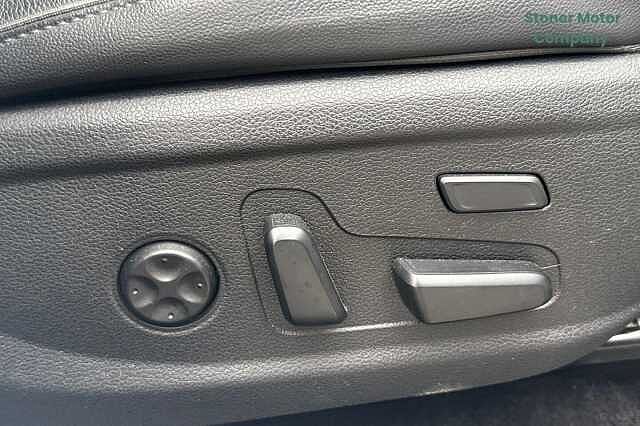 Hyundai SANTA FE 1.6 TGDi Plug-in Hybrid Ultimate 5dr 4WD Auto White