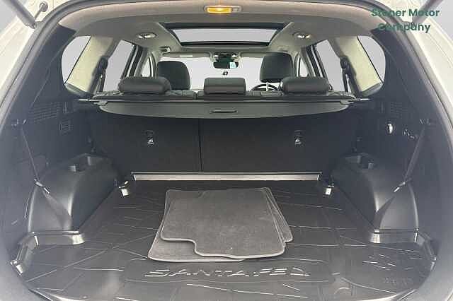 Hyundai SANTA FE 1.6 TGDi Plug-in Hybrid Ultimate 5dr 4WD Auto White