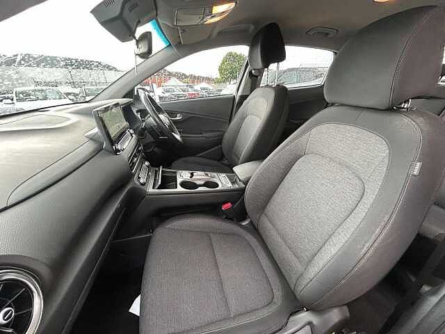 Hyundai KONA 39kWh SE Connect Auto 5dr (10.5kW Charger)