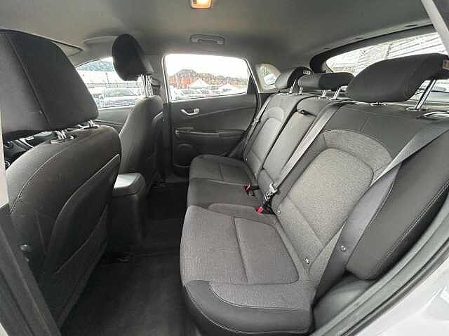 Hyundai KONA 39kWh SE Connect Auto 5dr (10.5kW Charger)