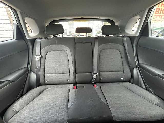 Hyundai KONA 39kWh SE Connect Auto 5dr (10.5kW Charger)