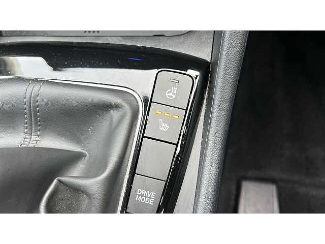 Hyundai TUCSON 1.6 TGDi Premium 5dr 2WD White