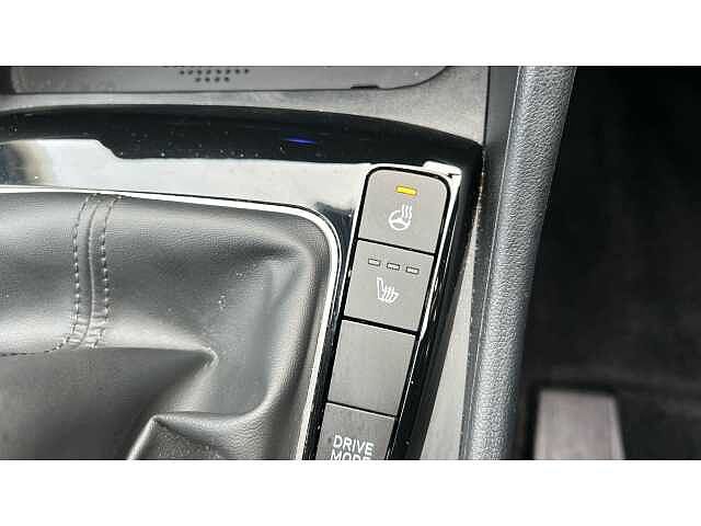Hyundai TUCSON 1.6 TGDi Premium 5dr 2WD White