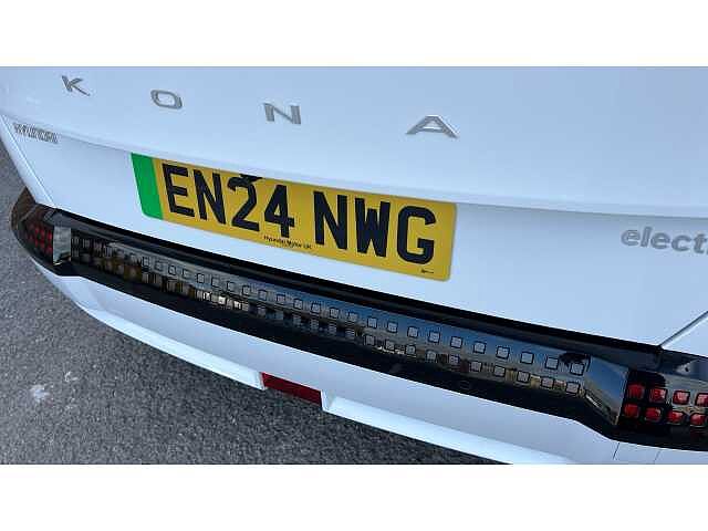 Hyundai KONA 160kW Advance 65kWh 5dr Auto White