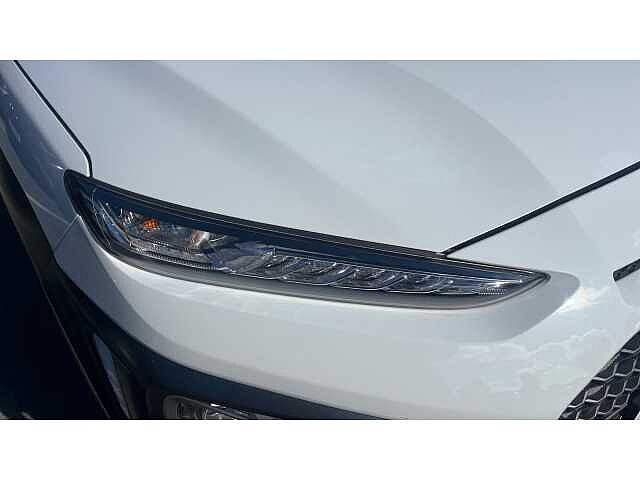 Hyundai KONA 1.6 GDi Hybrid Premium SE 5dr DCT Chalk White