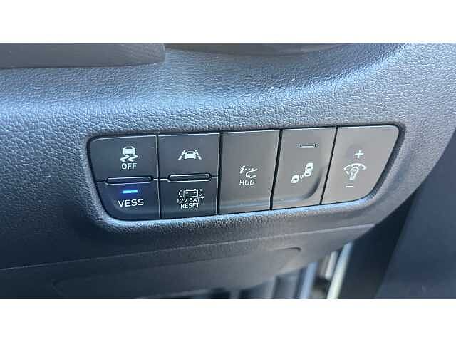 Hyundai KONA 1.6 GDi Hybrid Premium SE 5dr DCT Chalk White