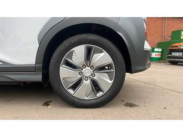 Hyundai KONA 150kW Premium SE 64kWh 5dr Auto White
