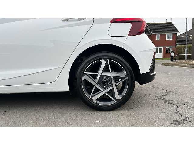 Hyundai I20 i20 5Dr HAT 1.0 T-gdi 100ps Premium DCT Atlas White