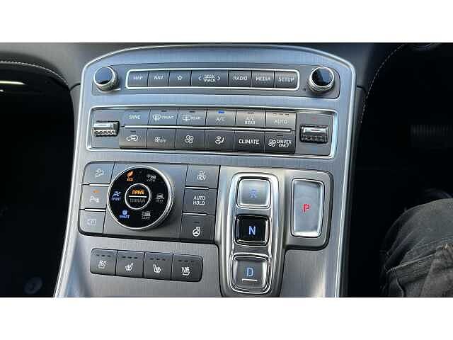 Hyundai SANTA FE SANTA FE 1.6 TGDi Plug-in Hybrid Ultimate 5dr 4WD Auto BLACK