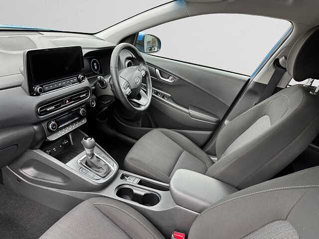 Hyundai KONA 1.6 GDi Hybrid Premium 5dr DCT lagoon blue