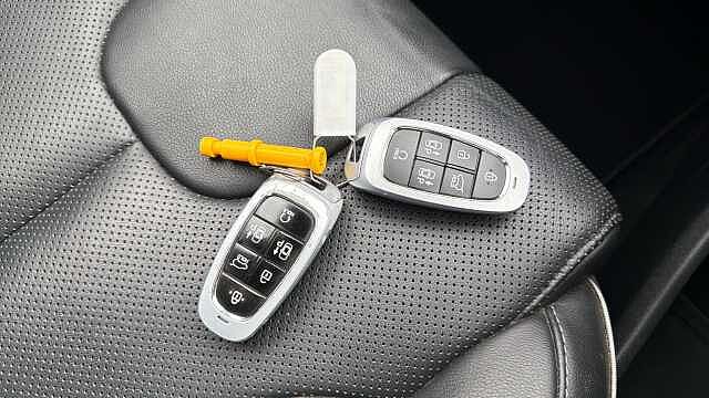 Hyundai SANTA FE 1.6 TGDi Hybrid Ultimate 5dr 4WD Auto Hybrid Estate